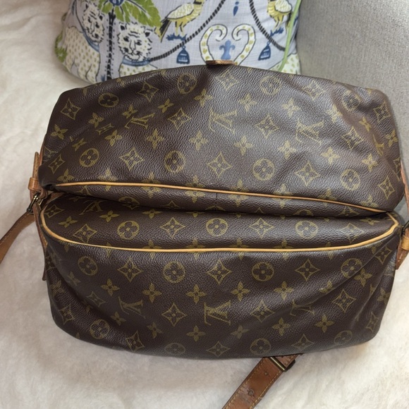 Louis Vuitton Guaranteed Authentic Monogram Saumur 35 Messenger Bag - Picture 7 of 17